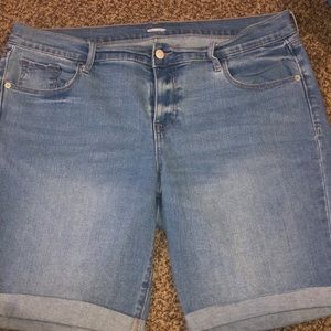 Old navy jean shorts bermudas roll-cuffed legs